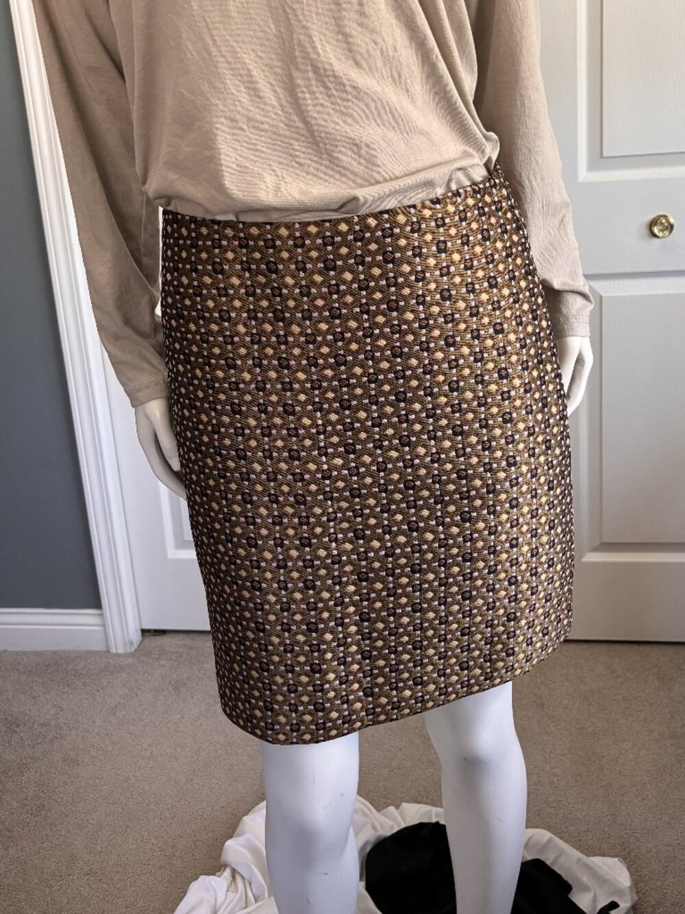 LOFT Textured Geometric Skirt – Size 6 – Gold/Pink/Copper/Black